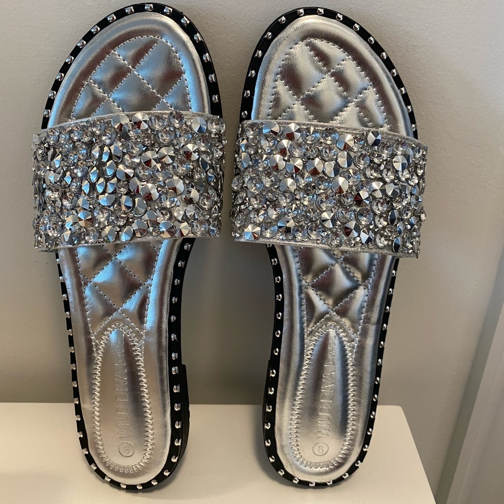 🔥 NEW Sparkling Rhinestone Crystal Slide Flip Flop Silver Sandal in Women 🔥 - Picture 2 of 6